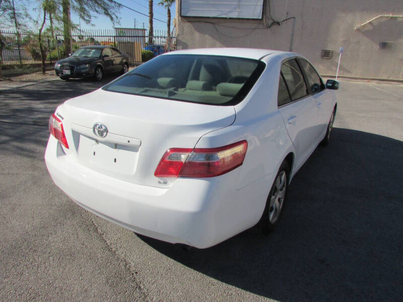 2007 Toyota Camry LE photo 23