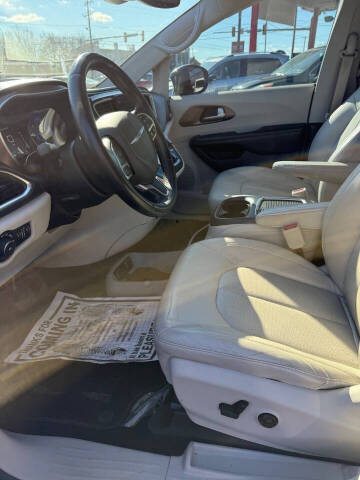 2017 Chrysler Pacifica Touring-L Plus