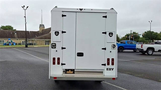 2025 Chevrolet Express 3500