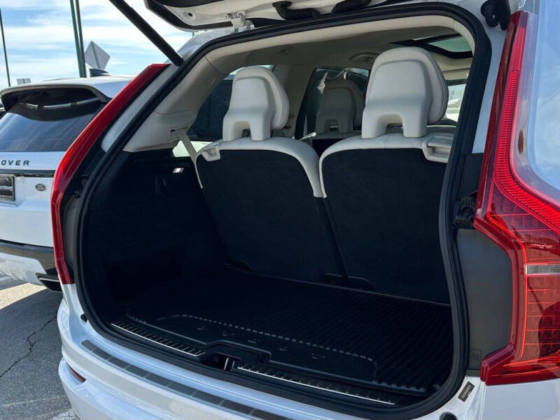2022 Volvo XC90 T6 Momentum 7-Passenger