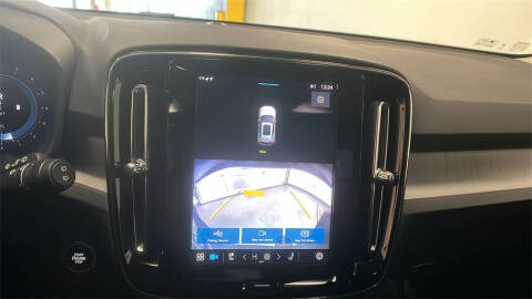 2025 Volvo XC40 B5 Core Bright Theme