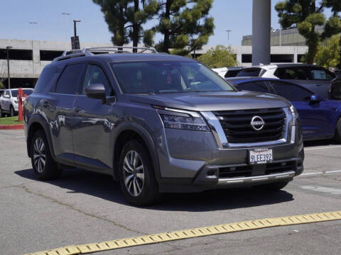 2024 Nissan Pathfinder SL