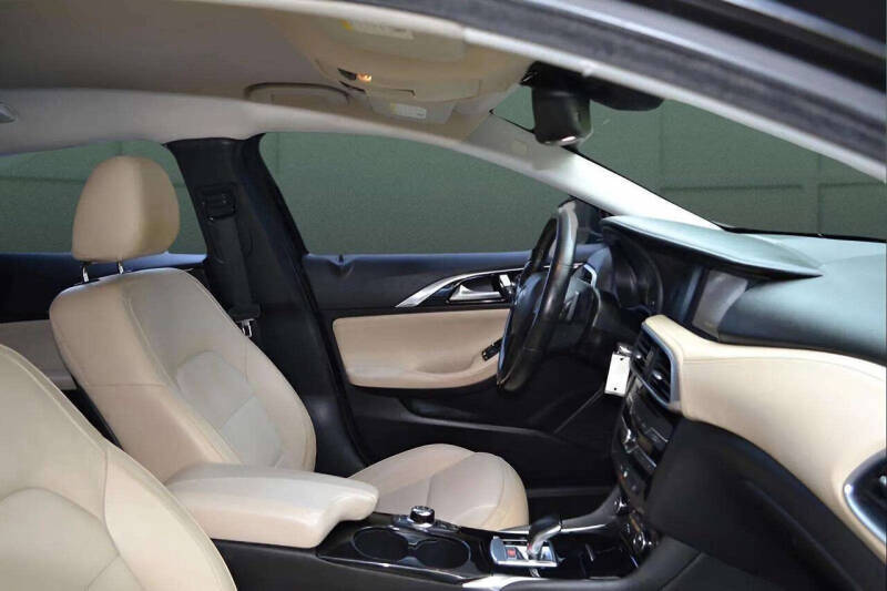 2017 Infiniti QX30 Luxury