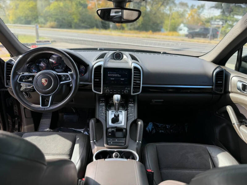 2017 Porsche Cayenne Platinum Edition