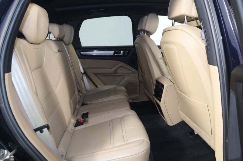 2022 Porsche Cayenne Platinum Edition