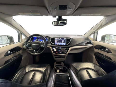 2022 Chrysler Pacifica Hybrid Touring L