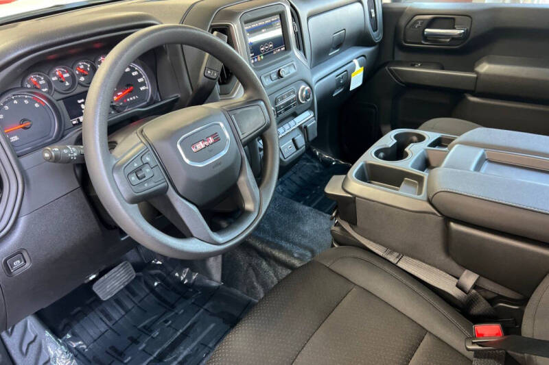 2025 GMC Sierra 2500HD Pro