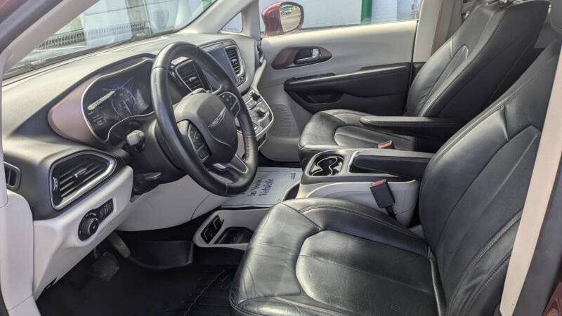 2017 Chrysler Pacifica Touring-L Plus