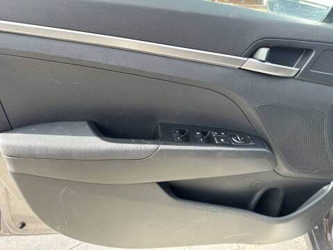 2020 Hyundai Elantra SE