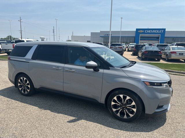 Used 2023 Kia Carnival EX with VIN KNDNC5H32P6295523 for sale in Bloomington, IL
