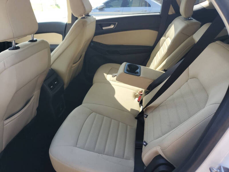 2020 Ford Edge SE