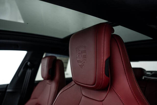 2025 Porsche Macan 4S Electric