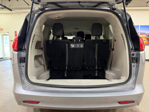 2021 Chrysler Voyager L