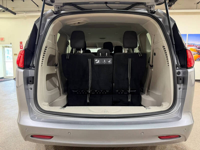 2021 Chrysler Voyager L