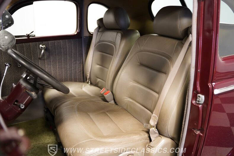 1940 Ford Deluxe