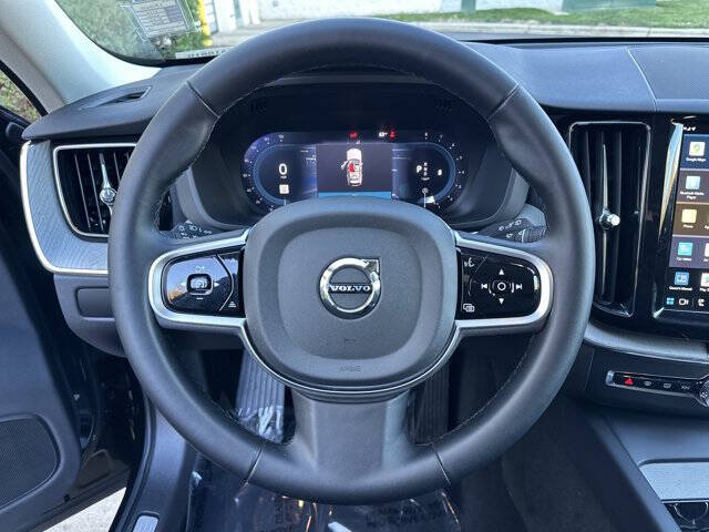 2025 Volvo XC60 B5 Plus Dark Theme