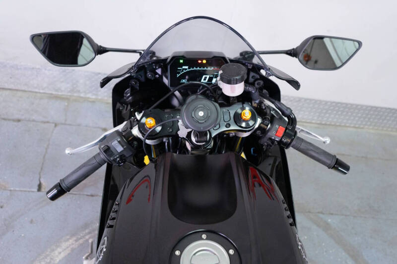 2025 Yamaha YZF-R7