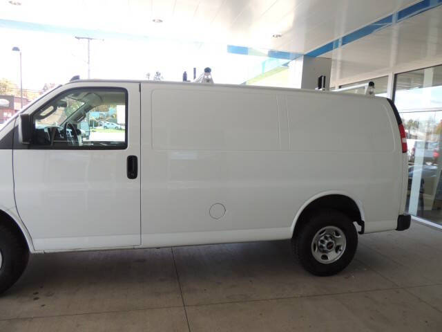 2023 GMC Savana 2500