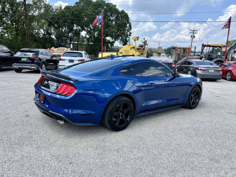 2022 Ford Mustang EcoBoost