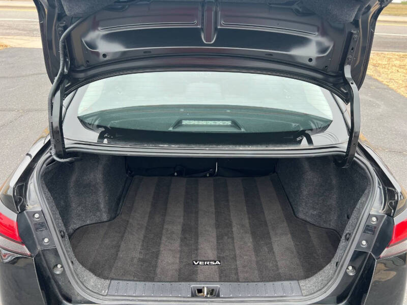 2022 Nissan Versa SV