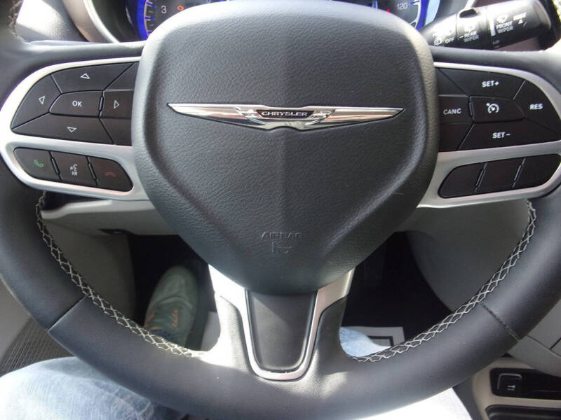 2024 Chrysler Voyager LX