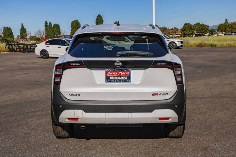 2026 Nissan Kicks SR