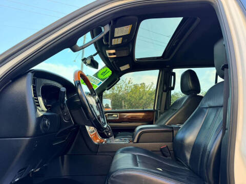 2016 Lincoln Navigator Select
