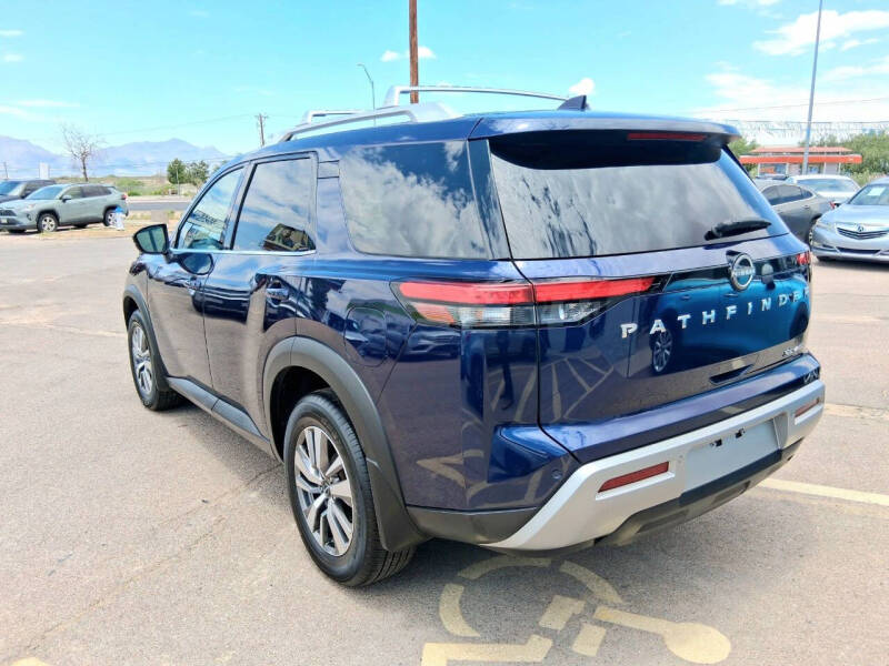 2022 Nissan Pathfinder SL