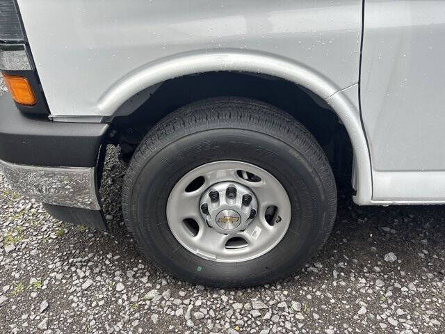 2025 Chevrolet Express 3500