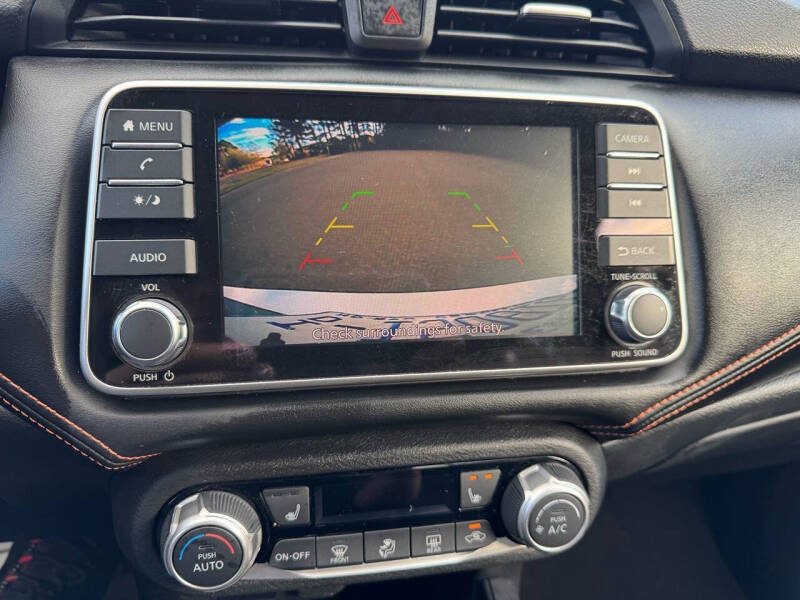 2022 Nissan Versa SR