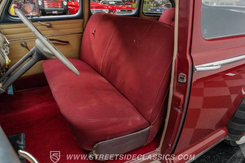 1948 Ford Deluxe