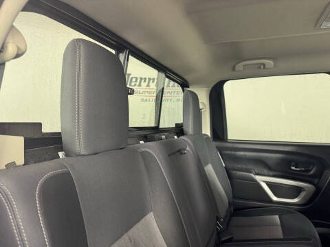 2024 Nissan Titan SV