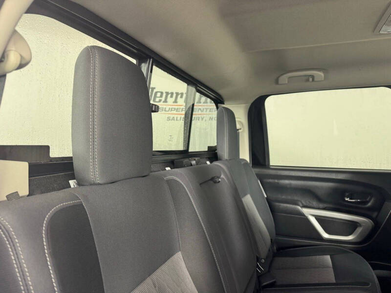 2024 Nissan Titan SV