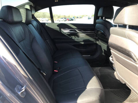 2022 BMW 7 Series 740i