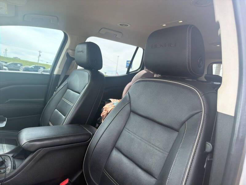 2020 GMC Acadia Denali