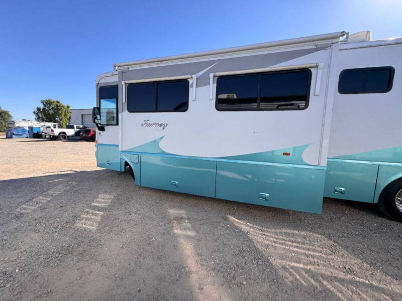 2005 Winnebago Journey