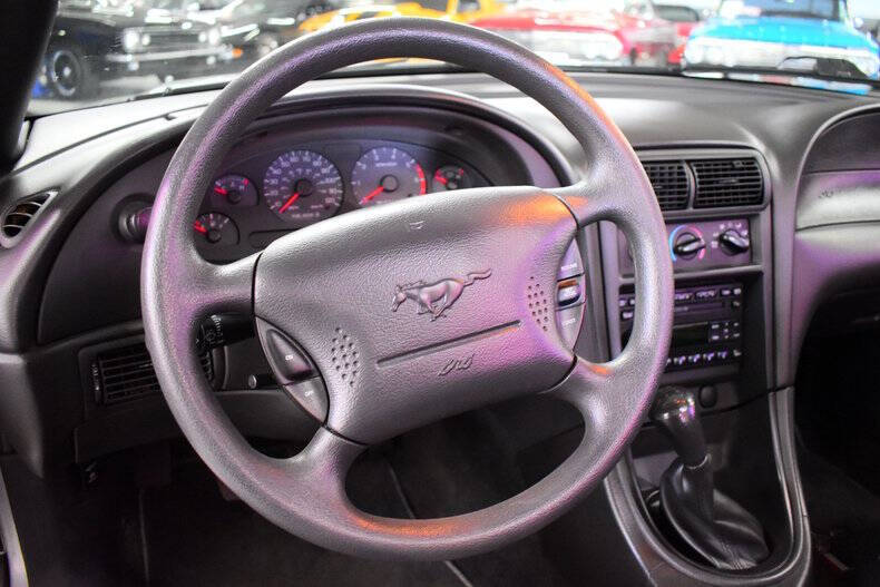 2004 Ford Mustang Deluxe