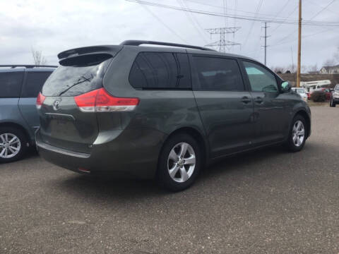 2012 Toyota Sienna LE 7-Passenger Auto Access Seat