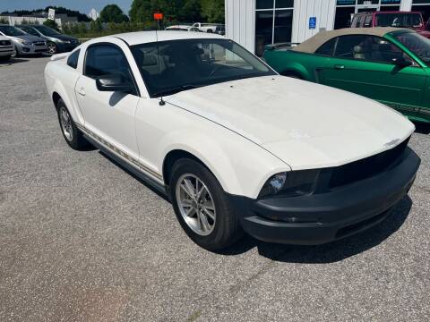 2005 Ford Mustang for sale at UpCountry Motors in Taylors SC