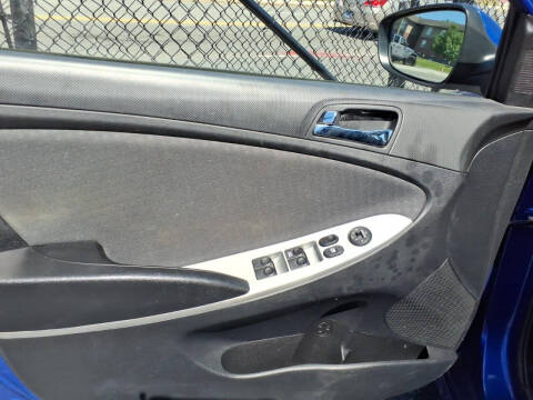 2012 Hyundai Accent SE