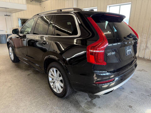 2016 Volvo XC90 T6 Momentum