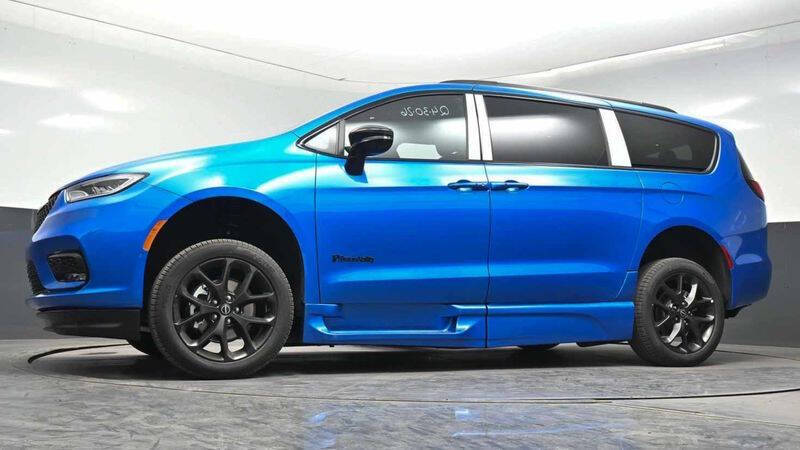2026 Chrysler Pacifica Select