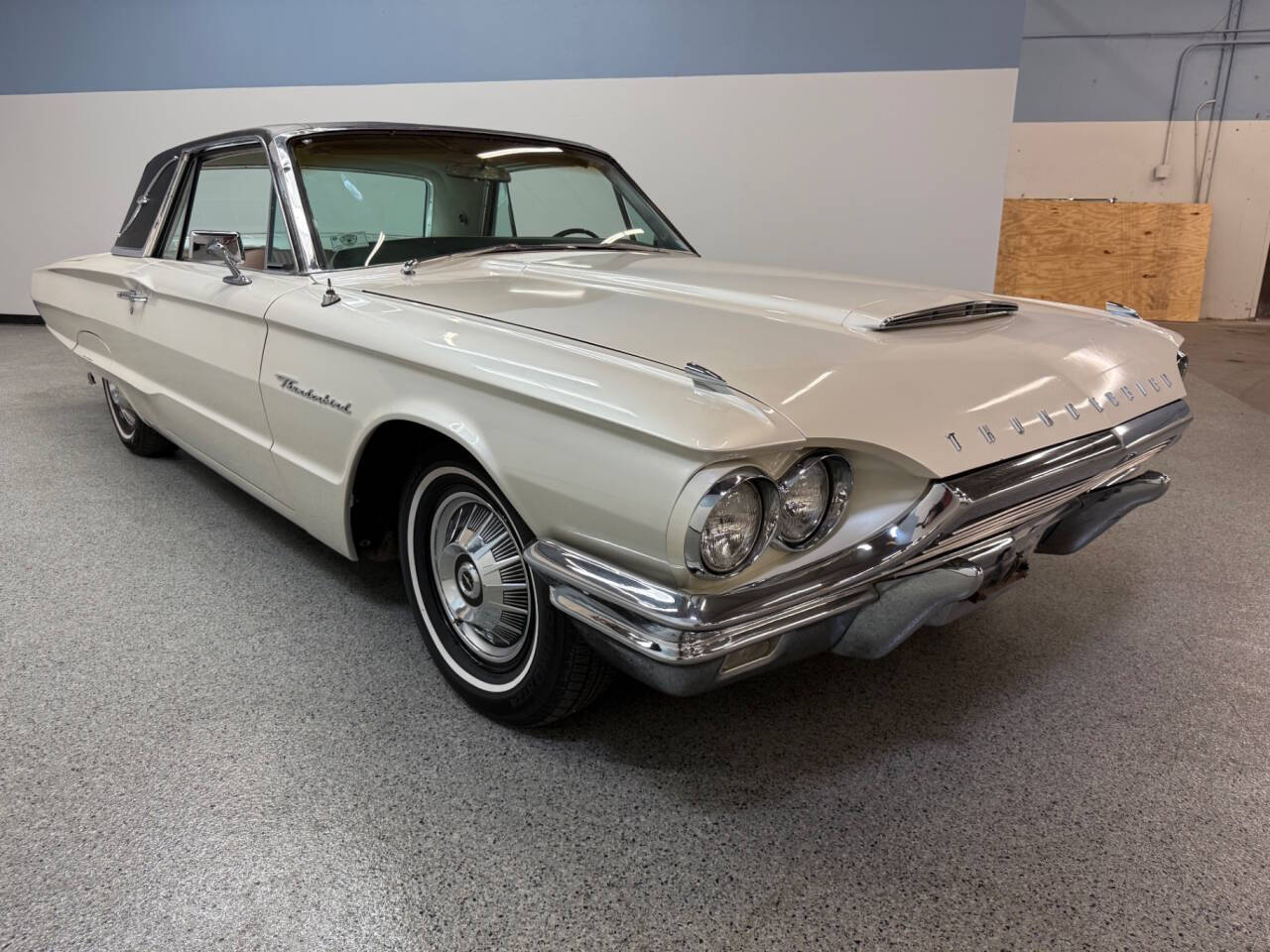 1964 Ford Thunderbird 10