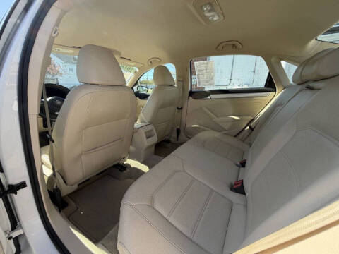 2012 Volkswagen Passat SE PZEV
