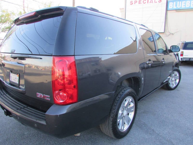 2010 GMC Yukon XL SLT1 photo 3