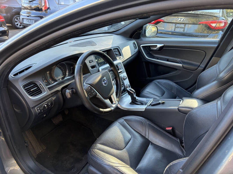2017 Volvo V60 T5 Platinum
