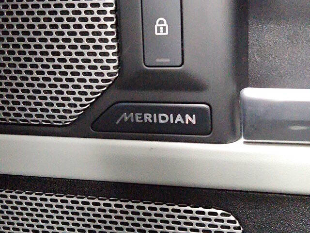 2023 Land Rover Defender 130 X-Dynamic SE