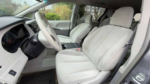 2014 Toyota Sienna LE 8-Passenger