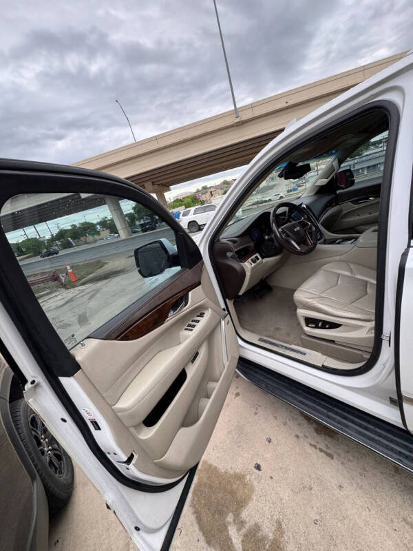 2017 Cadillac Escalade ESV Standard