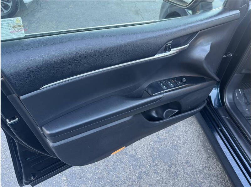 2018 Toyota Camry Hybrid LE